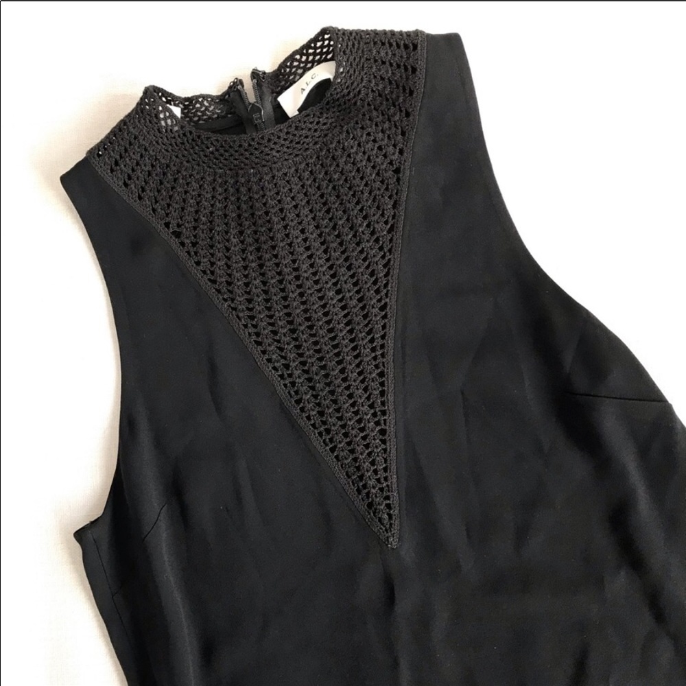 Alc knot V neck Tank